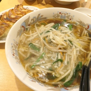 横浜駅の行列中華「龍王」ご当地麺のサンマーメン＆餃子をランチに！入店までの待ち時間は！？