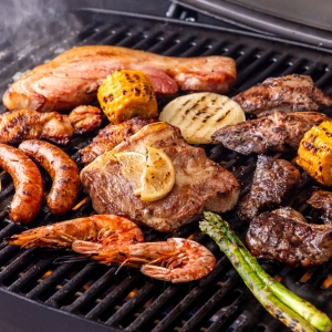 横浜ベイクォーターで飲み放題付きBBQビアガーデン2025開催！夜景煌めく水辺ロケーション