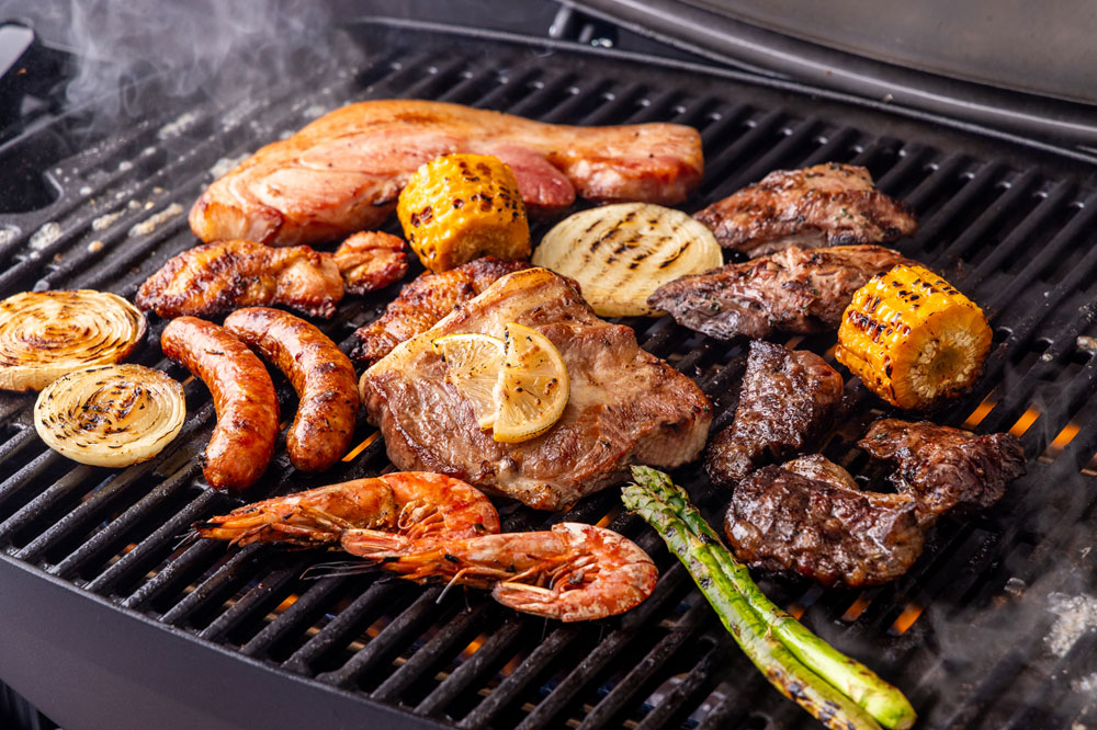 横浜ベイクォーター「BBQビアガーデン」開催！飲み放題付き・2025年は“室内席”も完備