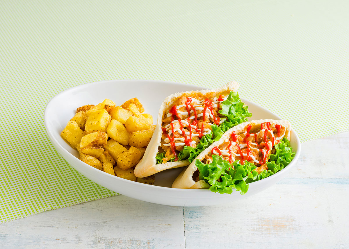 スパイシーグリルドチキンピタサンド