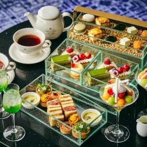 ヒルトン横浜にメロン×抹茶のアフタヌーンティー登場！爽やかな甘さと色彩に染まる2スタイル