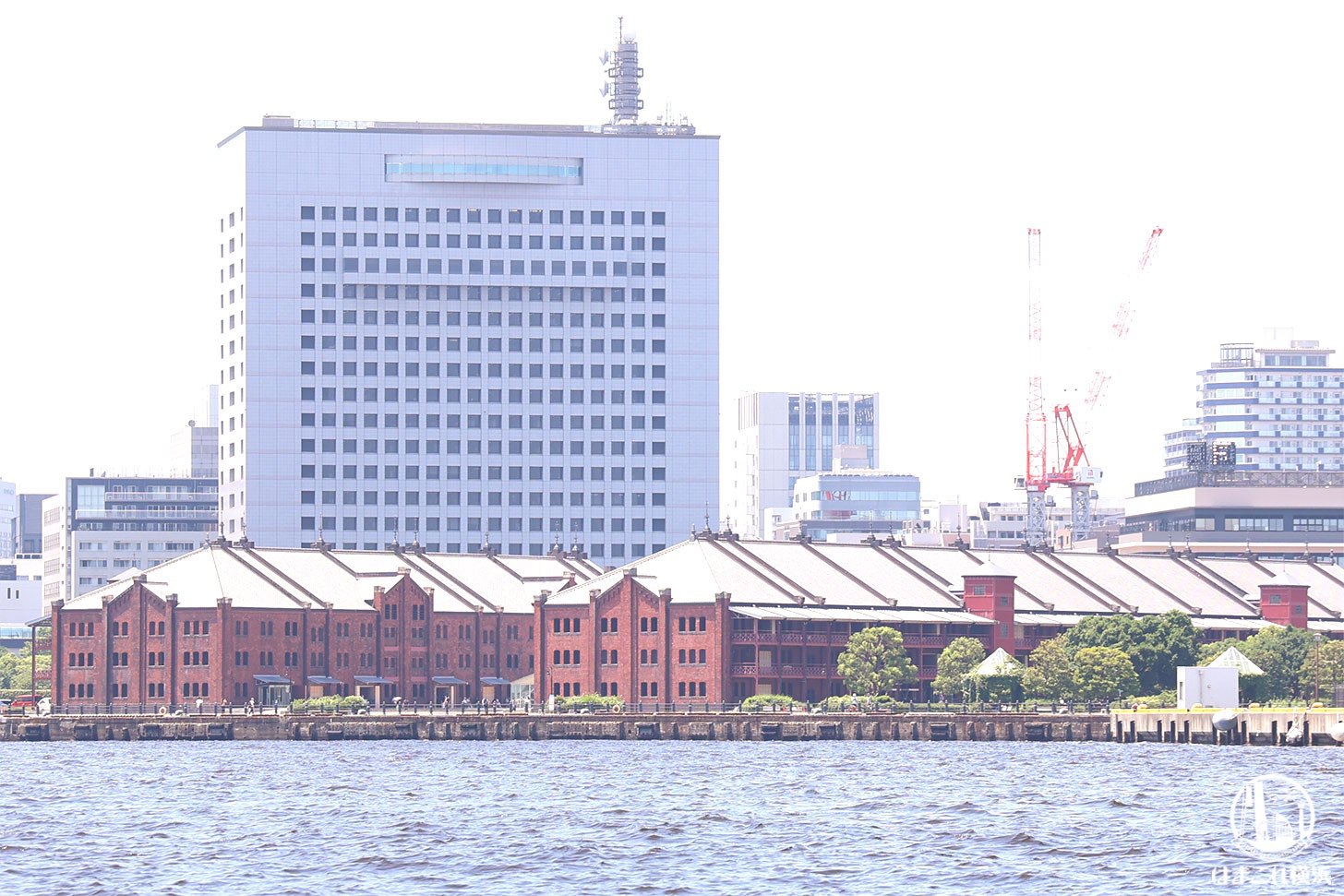 海から見た横浜赤レンガ倉庫