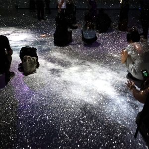 横浜赤レンガ倉庫でアートプラネタリウム「星とたたずむ」歩いて眺めて包まれる幻想的体験！