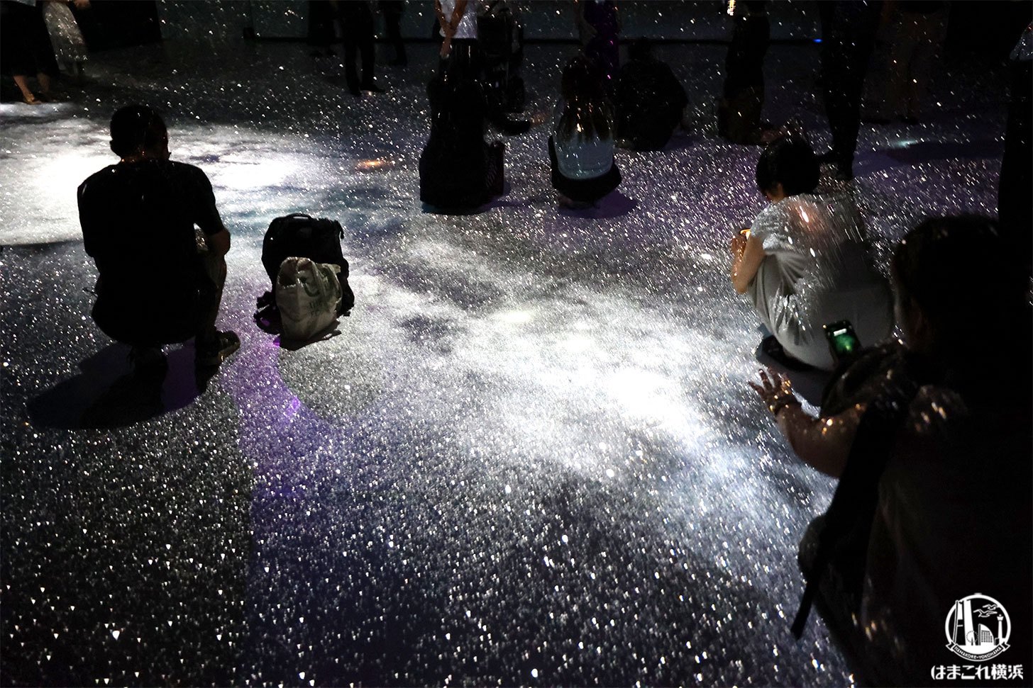 しゃがんで楽しむアートプラネタリウム