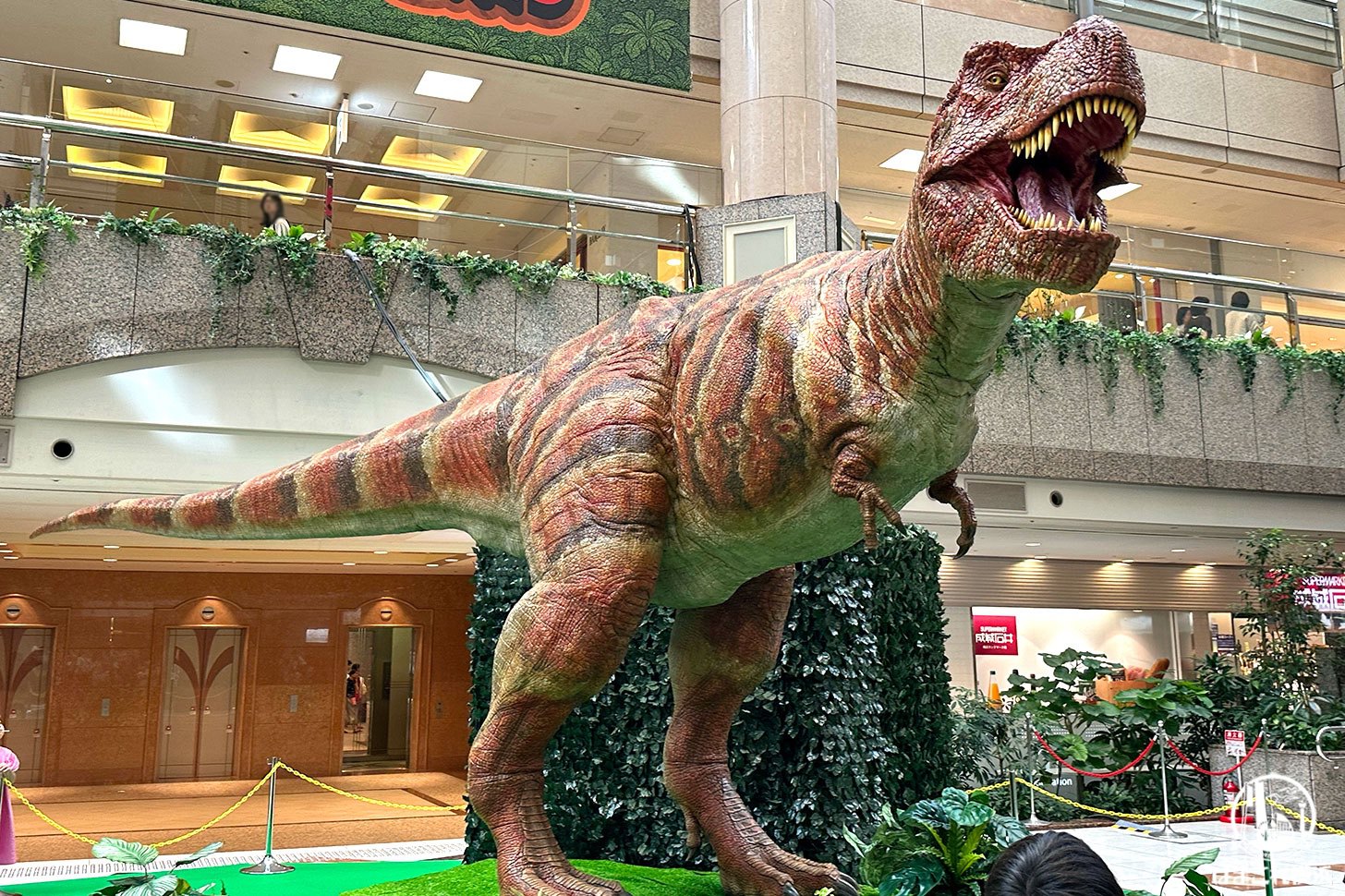 動くティラノサウルス