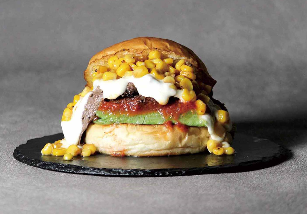 北海道産焼きとうきびと4種チーズのステーキバーガー