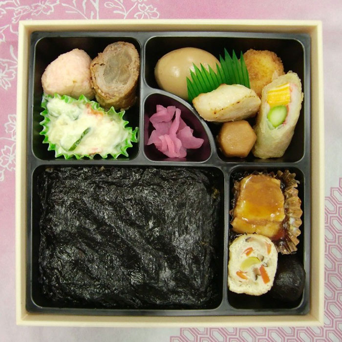 のり2段幕の内弁当 (1折）1,350円 ※限定100折