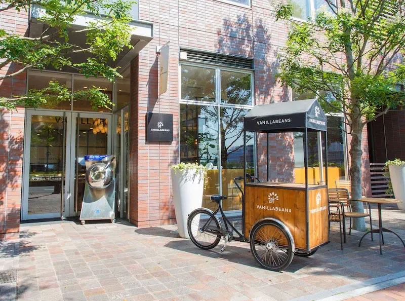 横浜発チョコ専門店「バニラビーンズ」紫芋の“ハロウィンショコラッペ”みなとみらい本店限定で登場!