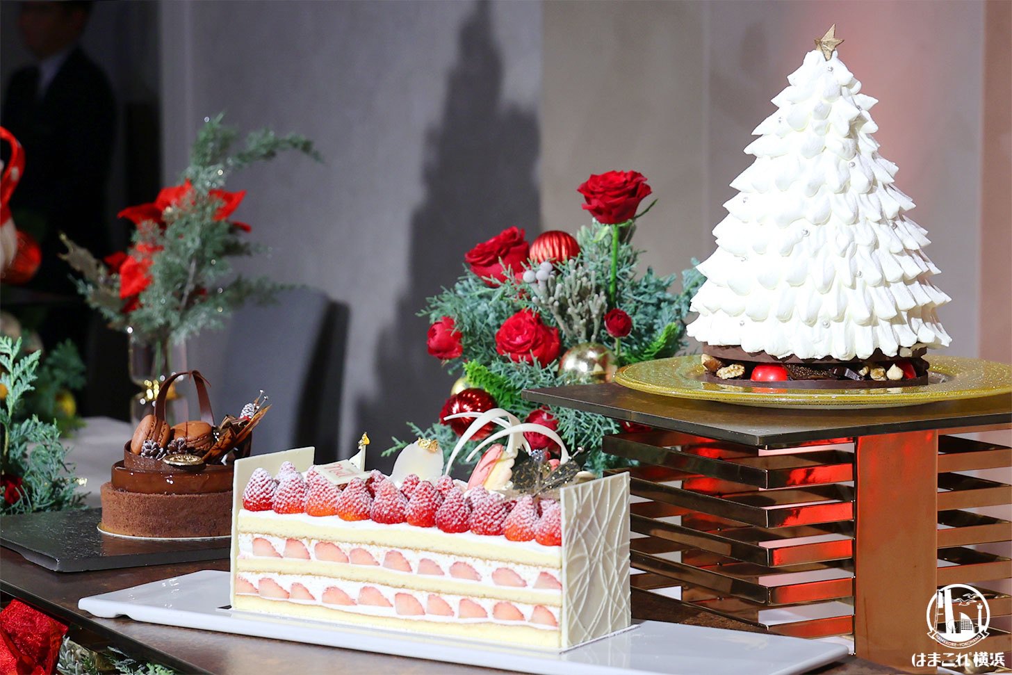 横浜ベイシェラトン「クリスマスケーキ2025」全3種お披露目！希少素材と技巧が奏でる奥深い味わい