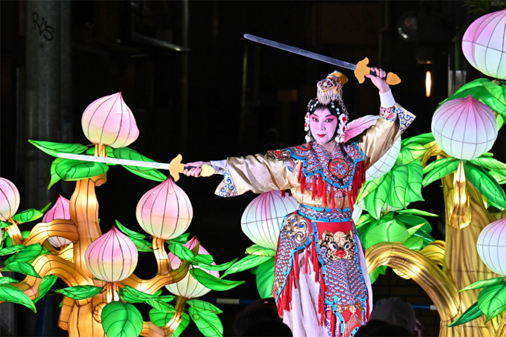 横浜中華街で伝統行事「2025 中秋節」開催！演奏や中国舞踊を観覧しながら月餅を味わうお月見も
