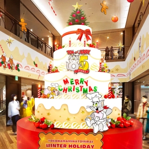 横浜駅スカイビル2025年クリスマスは“トムとジェリー”巨大なホールケーキ風のツリー登場！