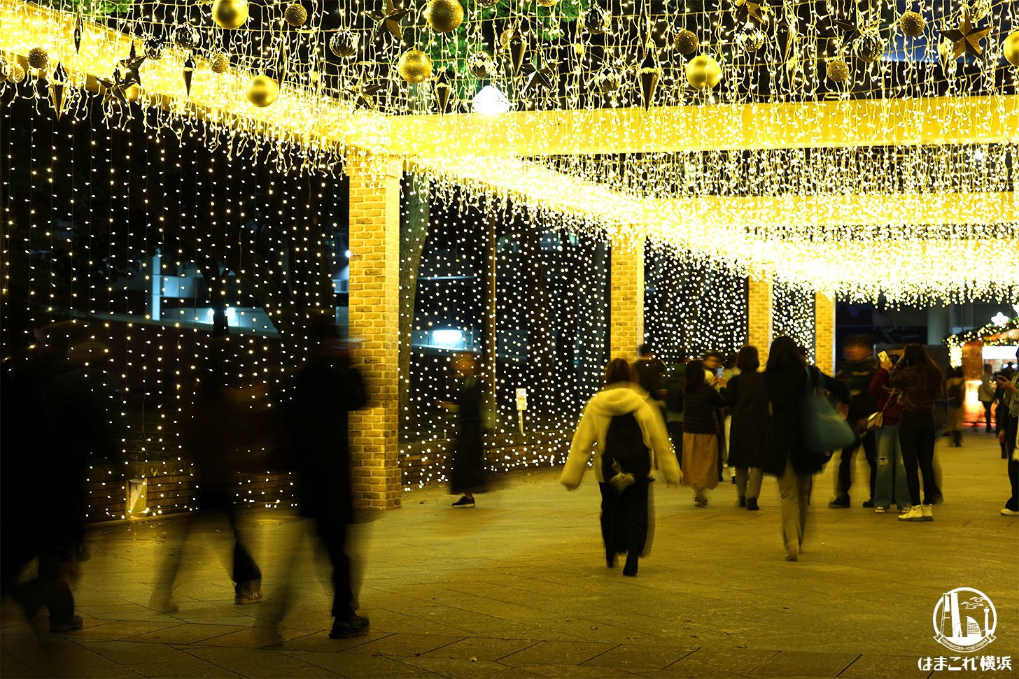 イルミネーションのトンネル