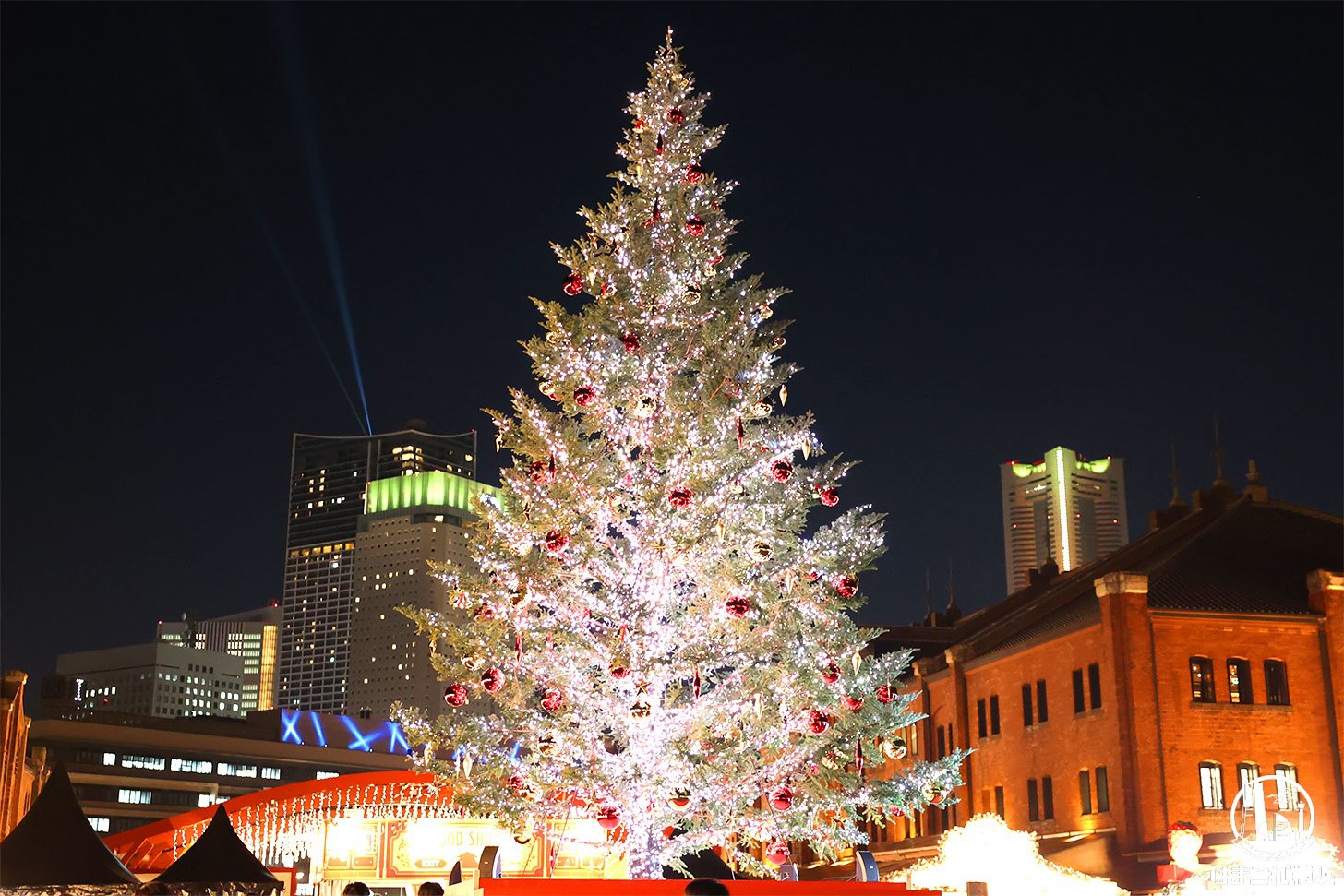 横浜赤レンガ倉庫「クリスマスマーケット」新エリア登場で楽しさ倍増!巨大ツリーやイルミも見応え抜群に