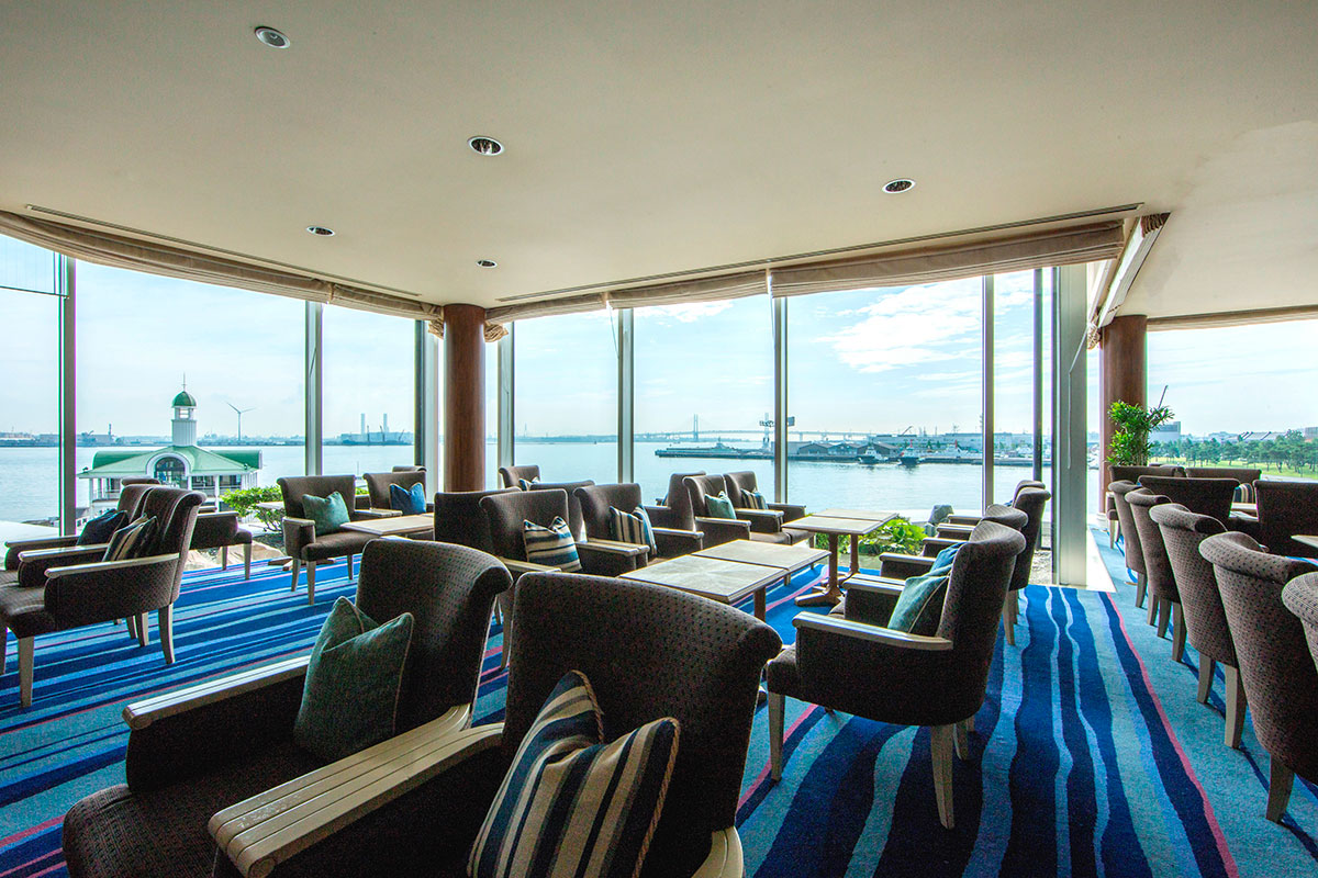 ラウンジ&バー「マリンブルー」