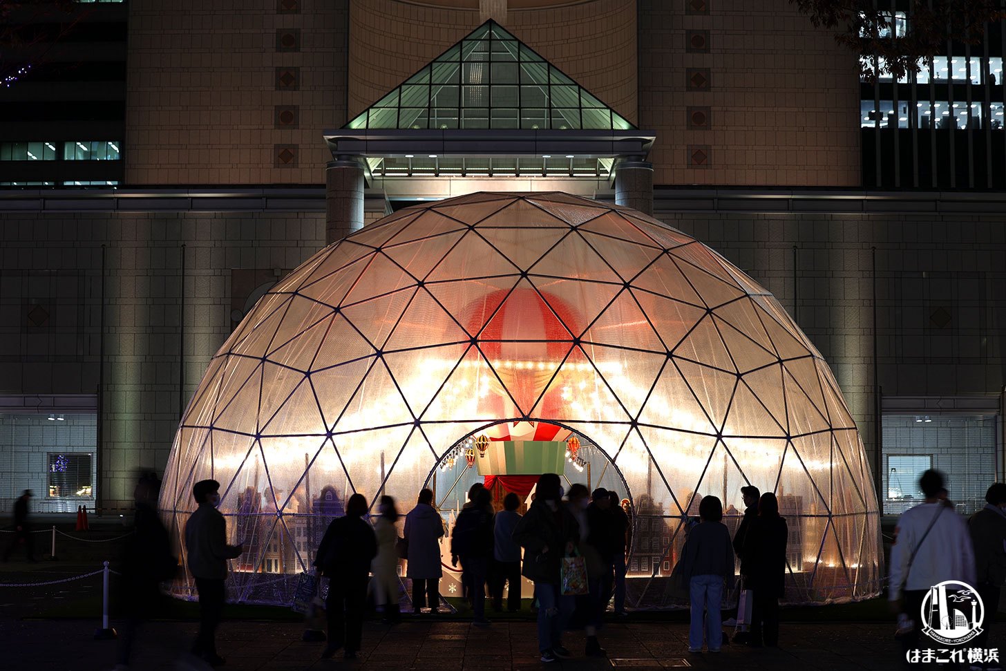 巨大スノードーム