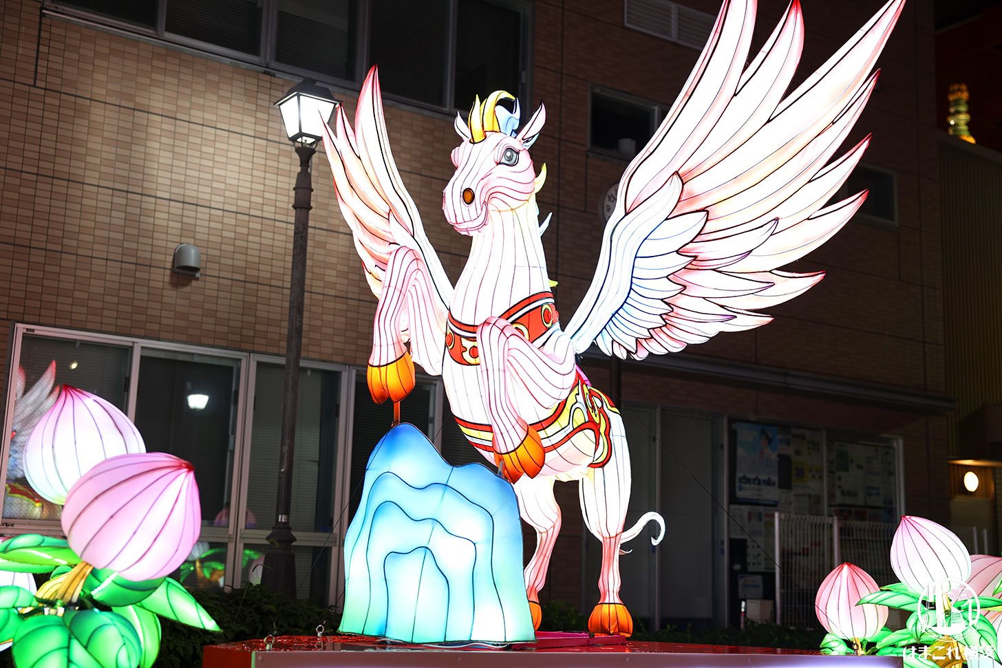 ペガサスと桃の木のランタンオブジェ