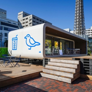 山下公園通りにウッドデッキ完備のトレーラーハウスカフェ誕生！日本各地の食材を活かしたドリンクやグルメも