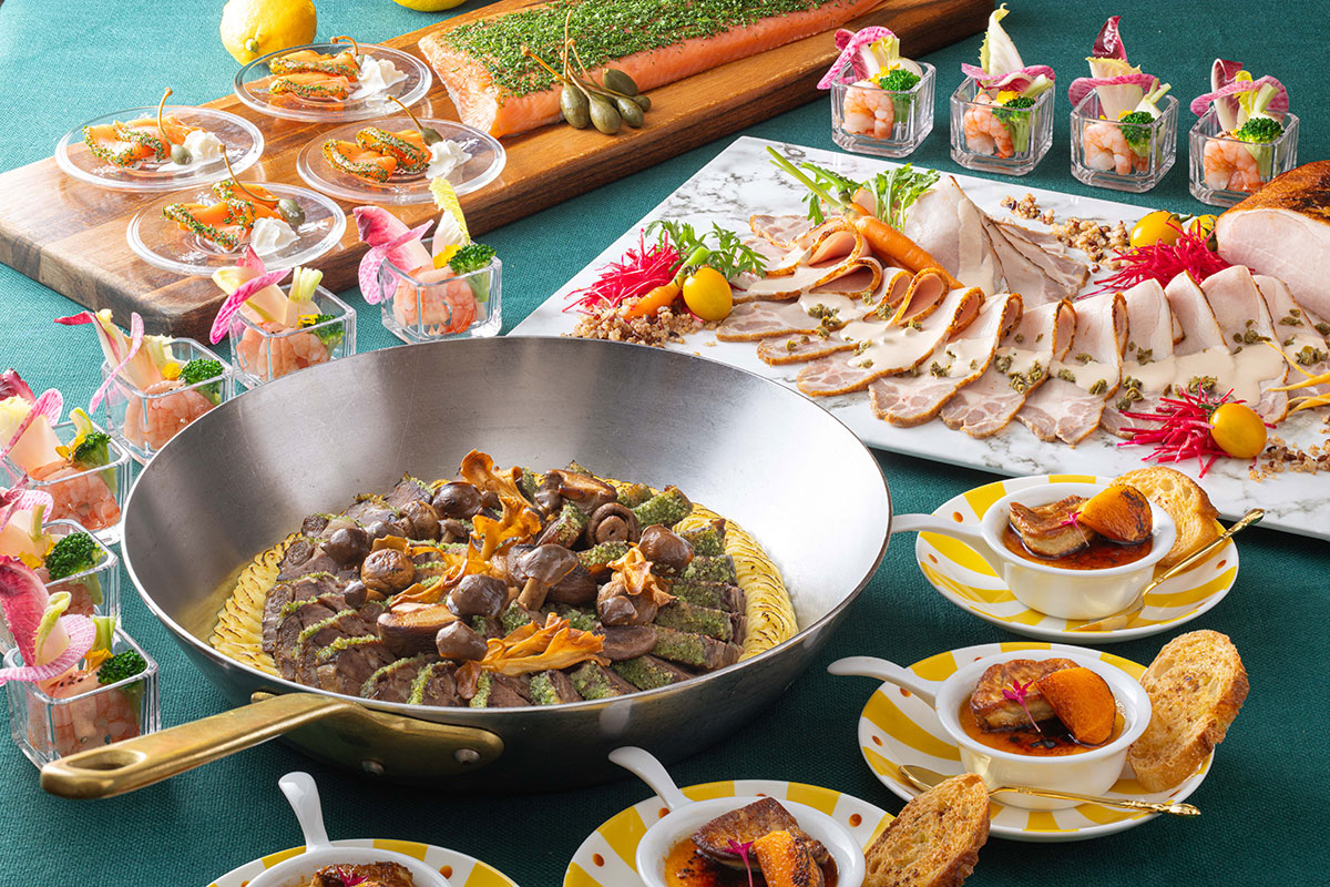 横浜ベイホテル東急「2025年クリスマスブッフェ」開催!冬ならではの心はずむ彩り香りのメニュー多彩に