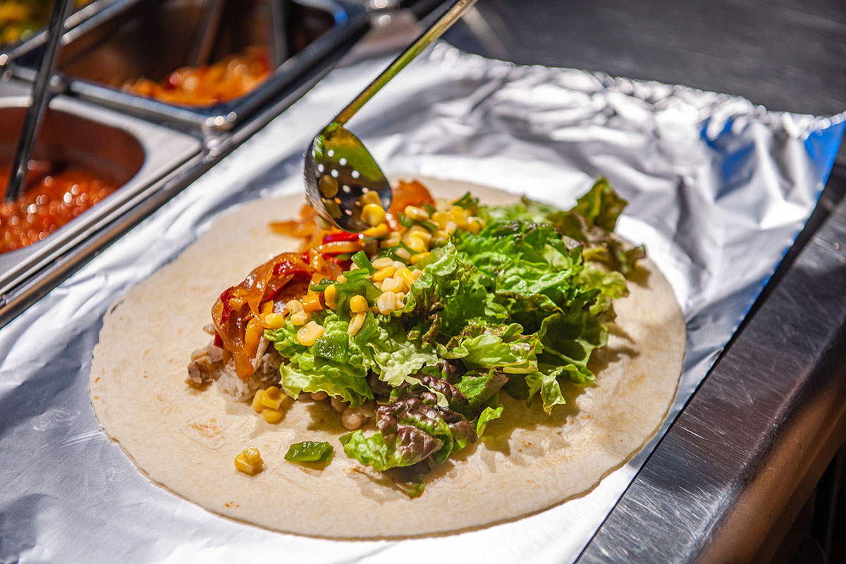 ハーブチキンブリトー