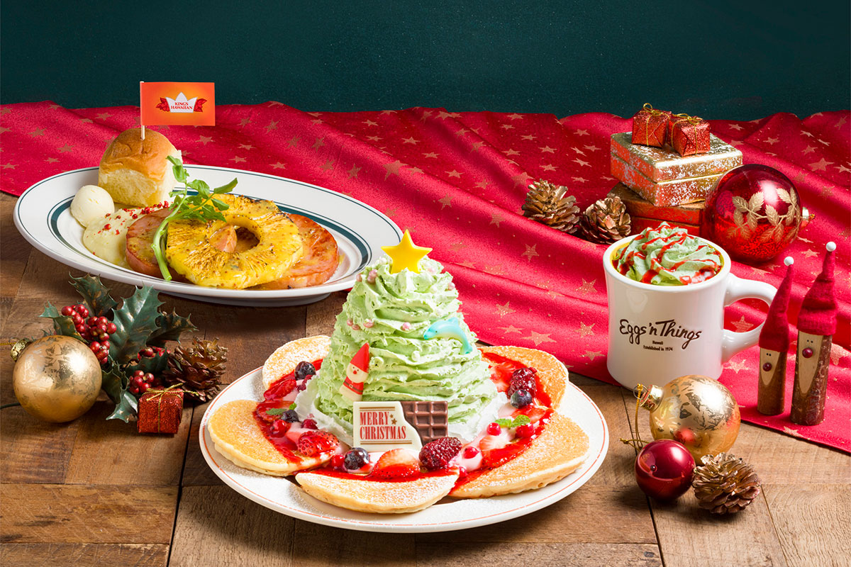 エッグスンシングスからクリスマスツリー着想のパンケーキ登場！キングスハワイアンとのコラボもメニューも