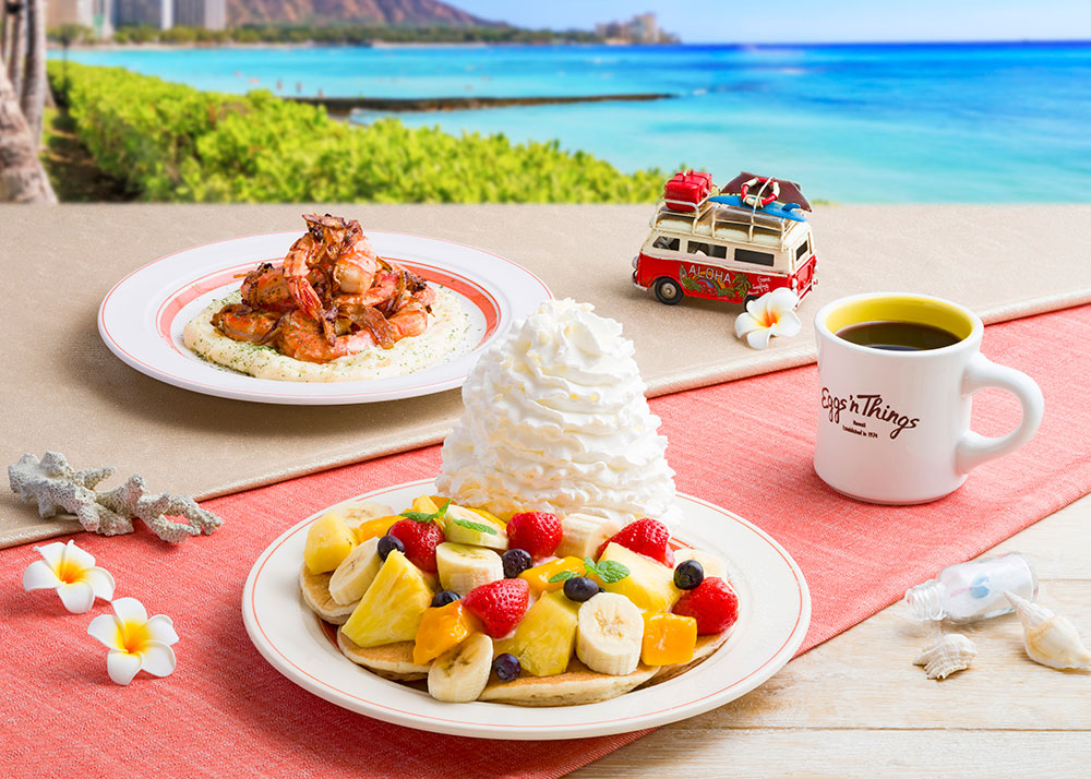 エッグスンシングスから新年祝うフルーツ5種盛りパンケーキ登場!2026年の幕開け華やかに