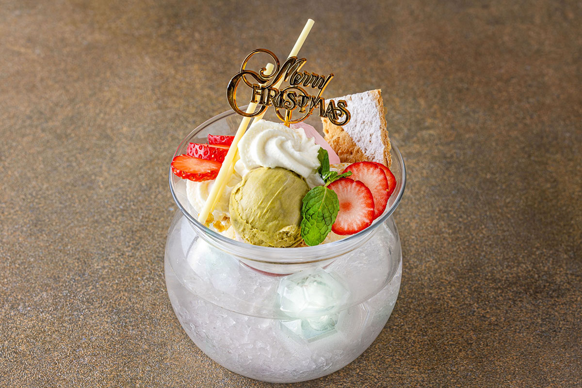 苺とピスタチオのパフェ