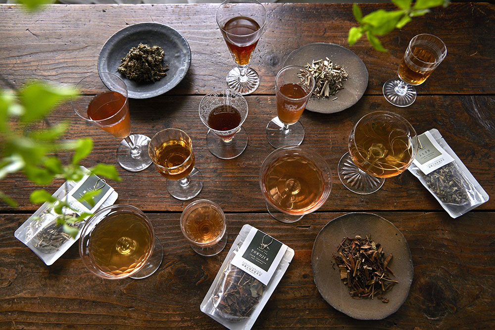 森薫る焙煎薬草茶 TOKUJI YAKUSOU