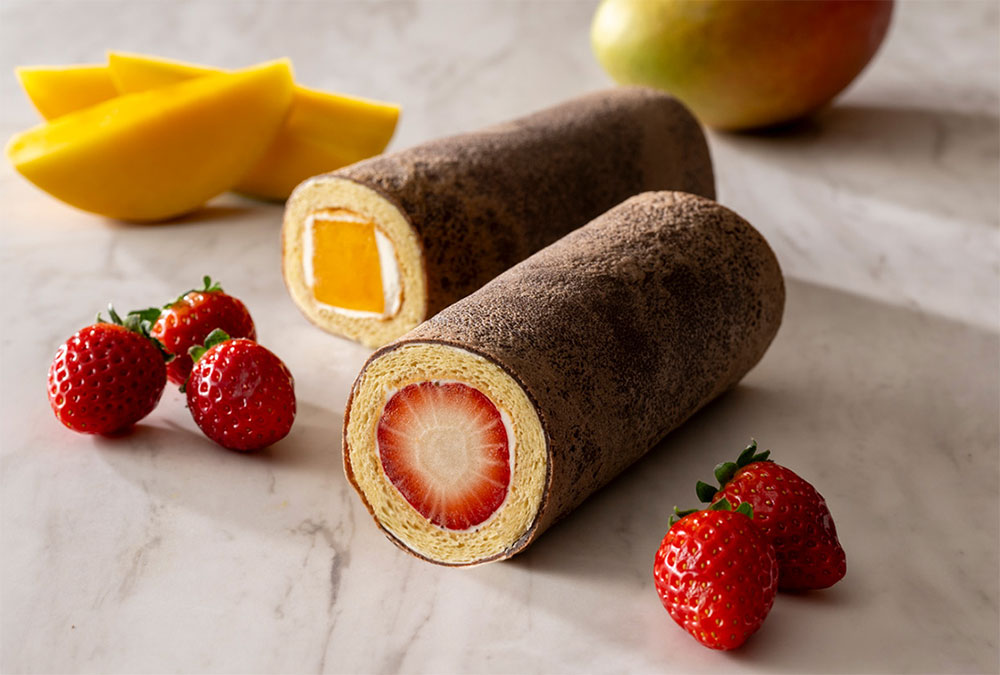 横浜のインターコンチネンタルホテルから恵方ロール数量限定で登場！2026年は大粒いちごとマンゴーの2種