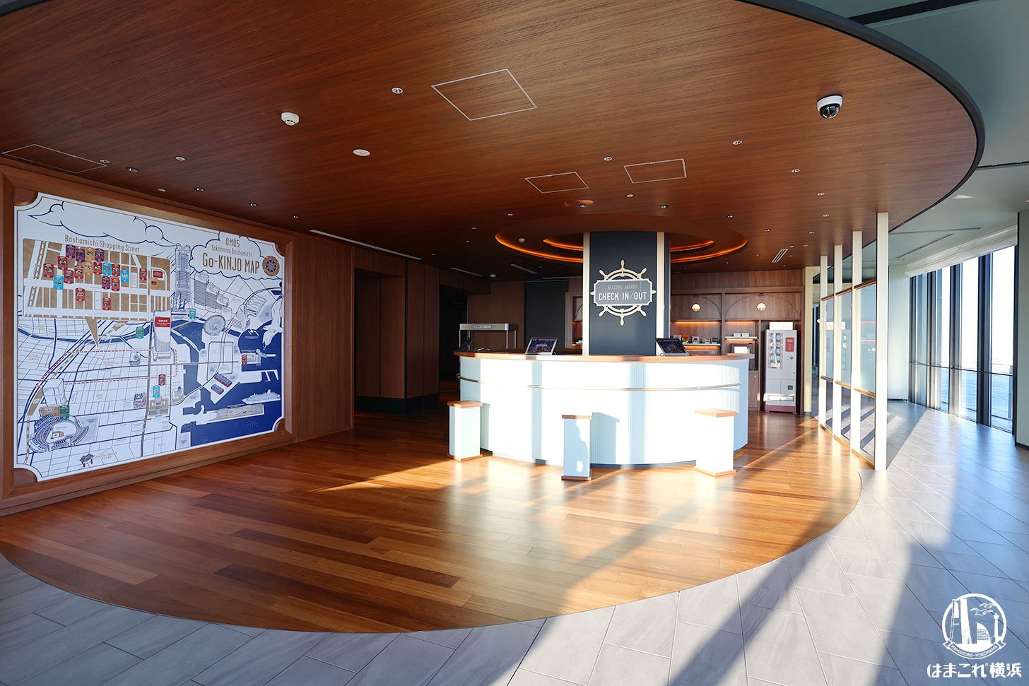 OMO5横浜馬車道のフロント