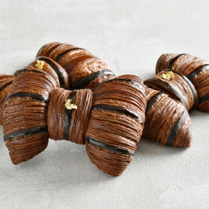 ホテルニューグランドからリボン型デニッシュ“ショコラ”新登場！丁寧な手作業による美しさと美味しさの共演