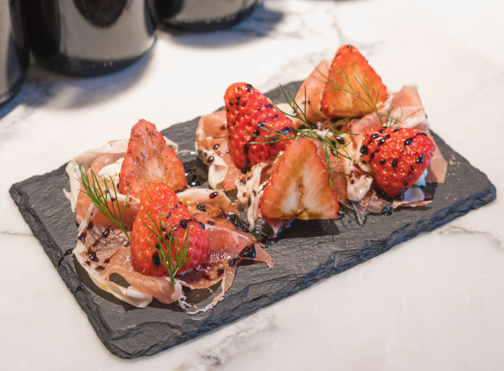 ほこたいちごと生ハムのアペリティフ