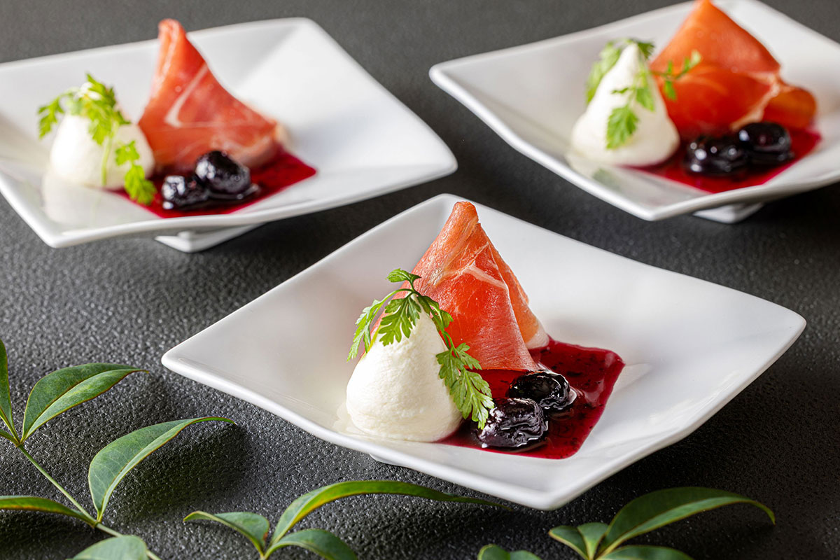 ハスカップとマスカルポーネと生ハムのアンサンブル