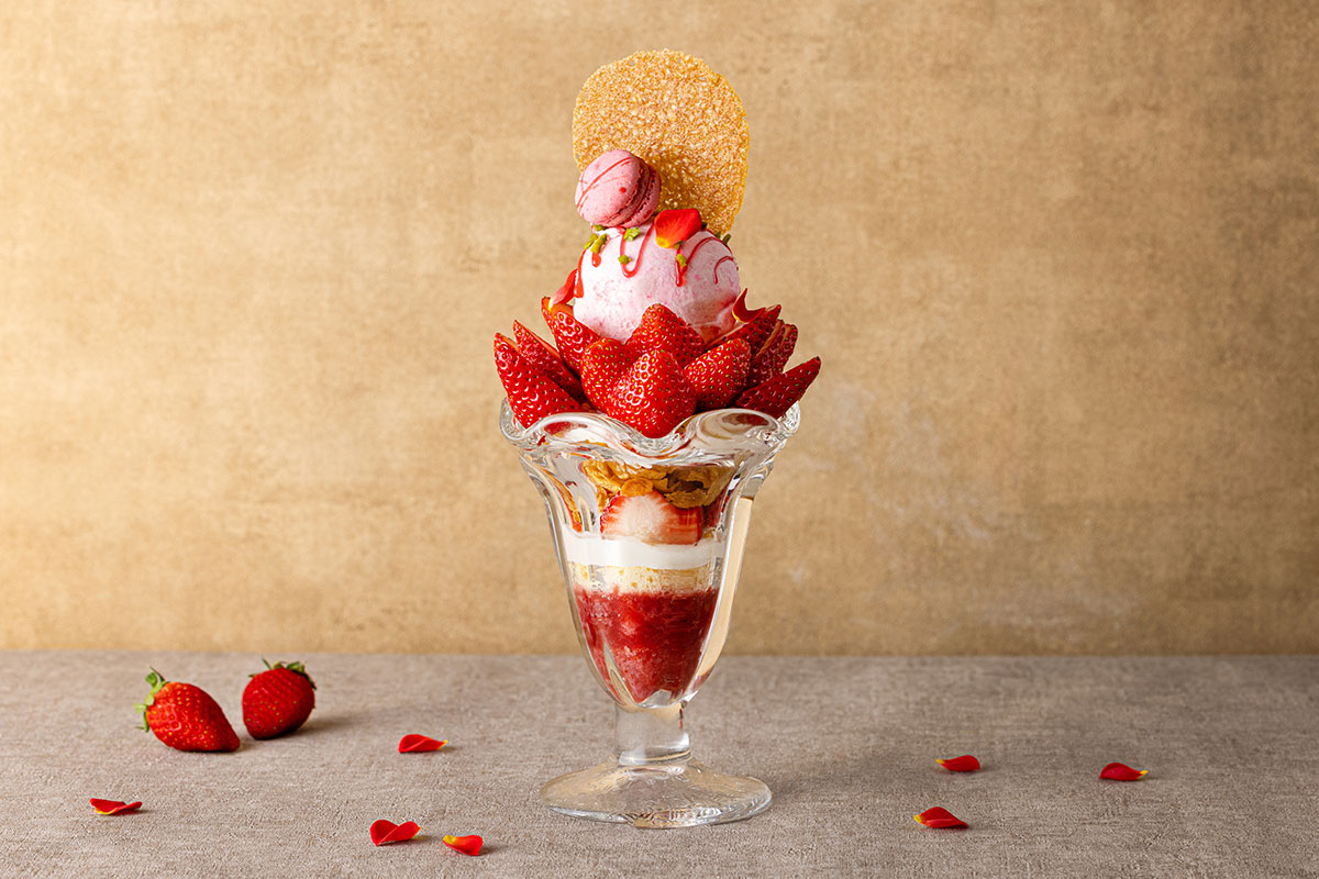 横浜ベイシェラトンホテルから苺の王様“あまおう”特別パフェ登場！上から下までこだわり満載芸術のスイーツ