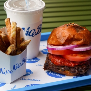 横浜ハンマーヘッドに4ブランド今春誕生！日本初上陸パッタイ専門店や料理人が本気でつくるバーガーショップ