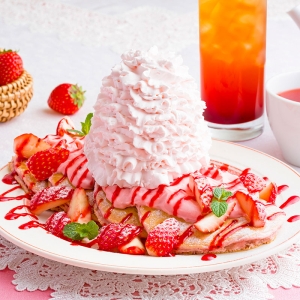 エッグスンシングスから苺尽くしのパンケーキ新登場！生地もクリームも全て苺使用の春色メニュー