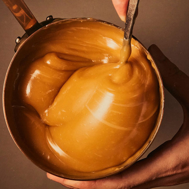 銅鍋で炊き上げる生キャラメル