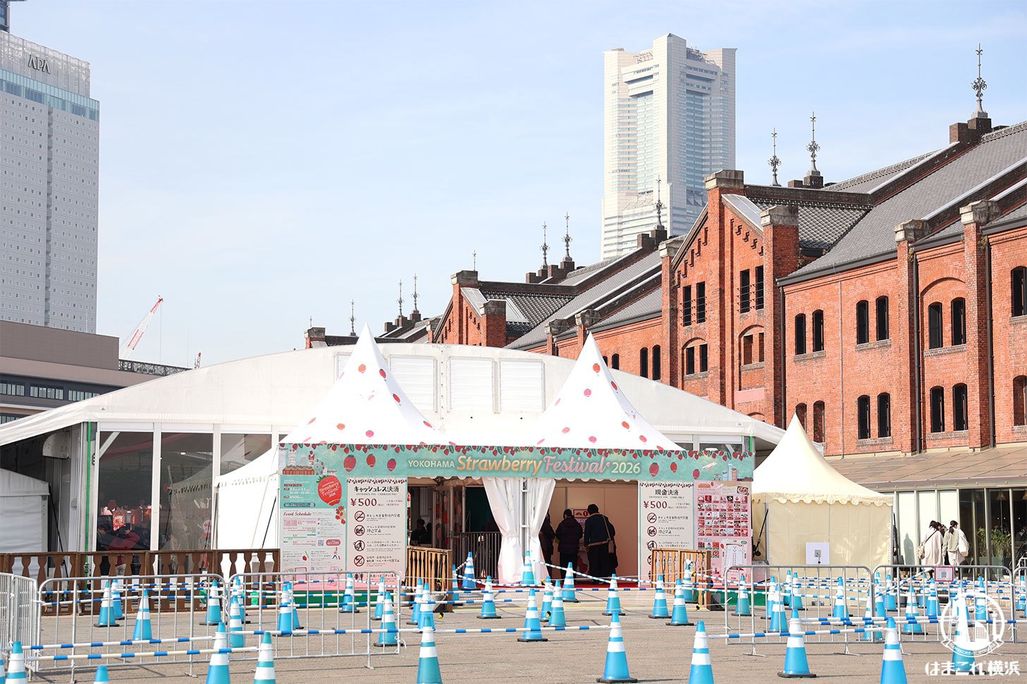 特設テントの入口