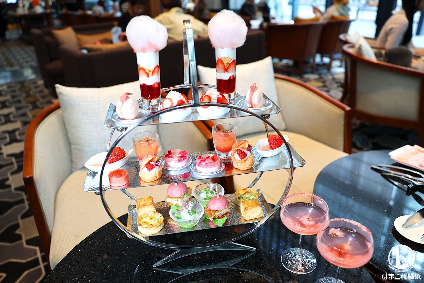 ハイアットリージェンシー横浜の寛ぎ空間でアフタヌーンティー満喫！苺×桜が誘う春めく至福のひととき