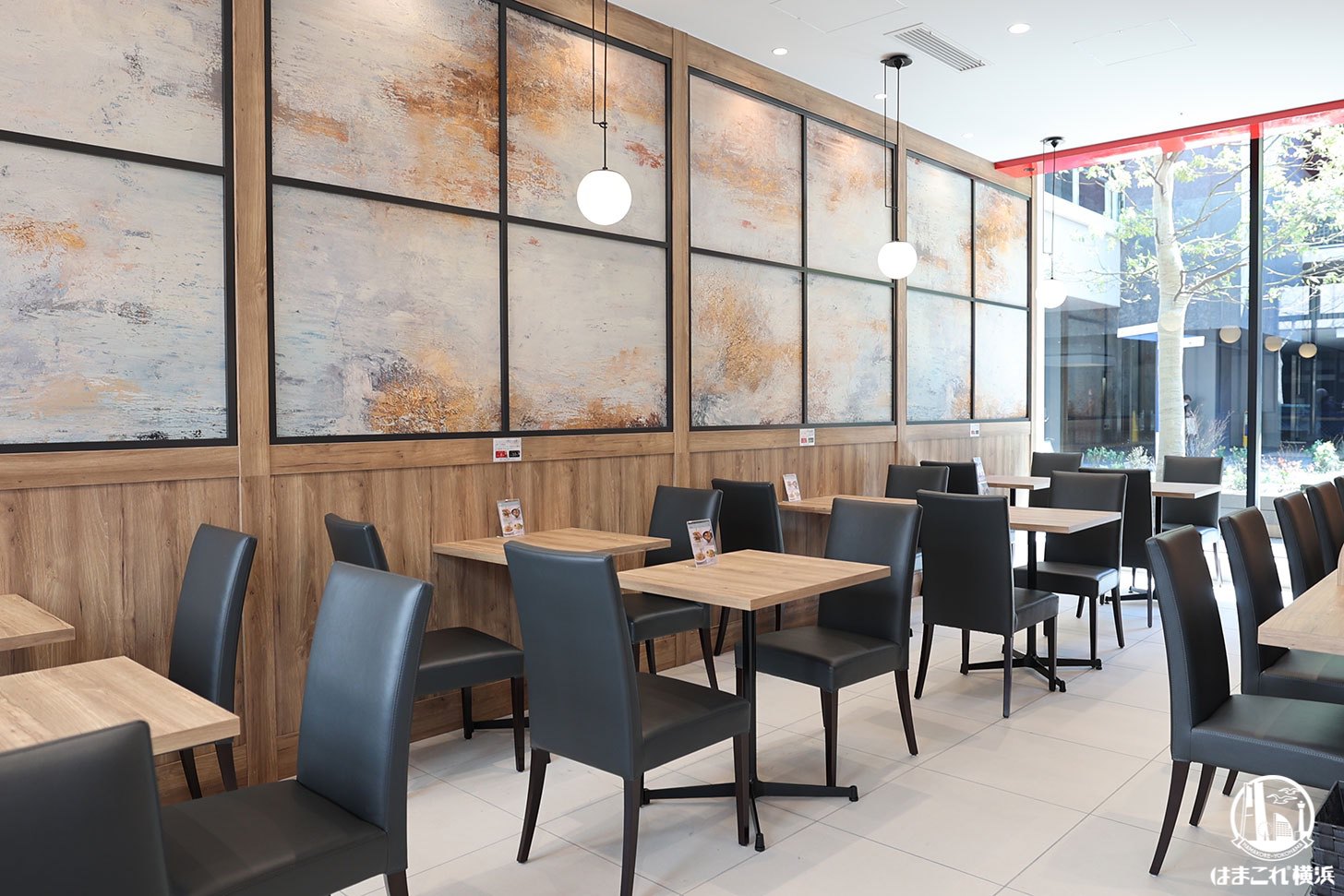 ポンパドウル 内観