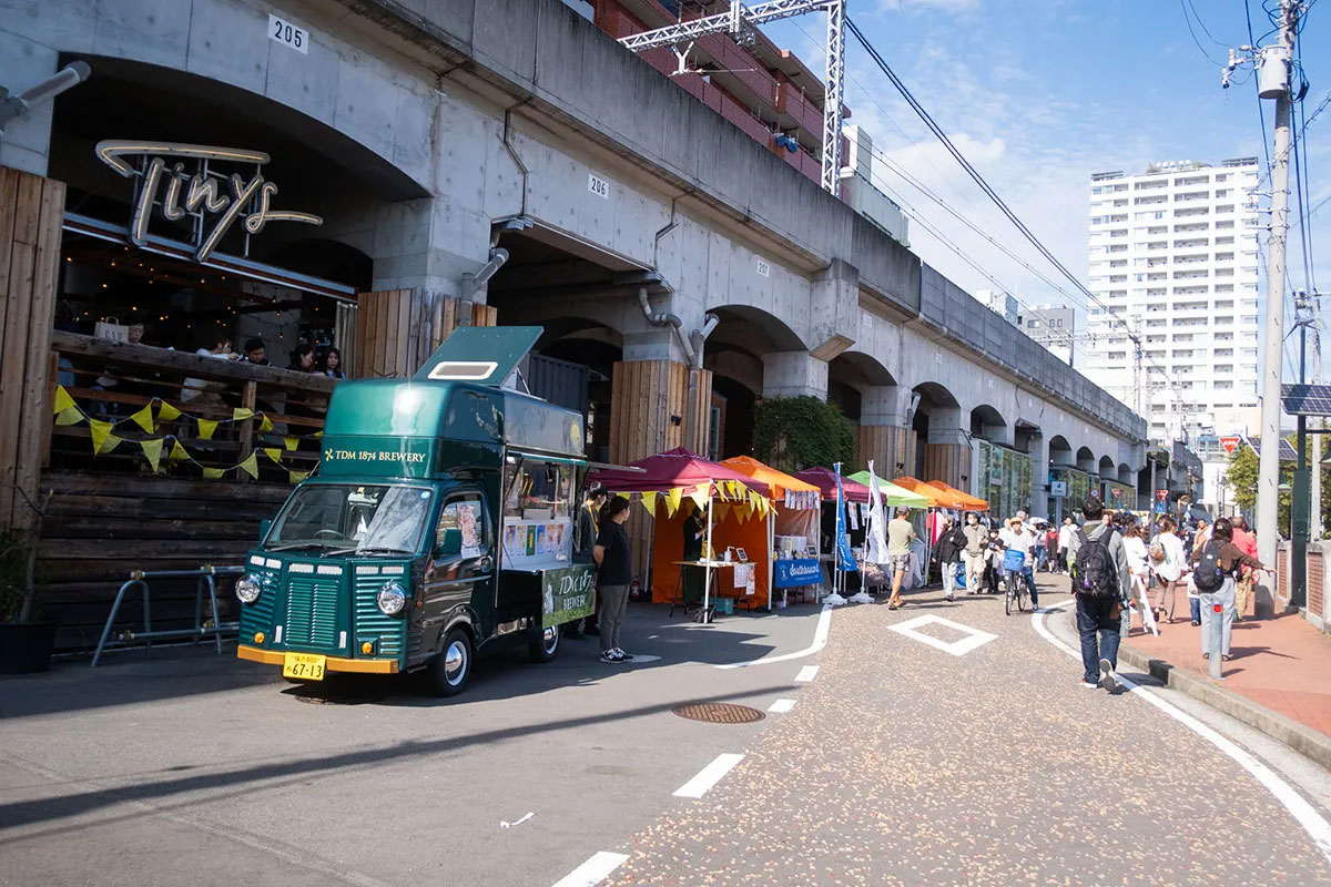高架下のマルシェ