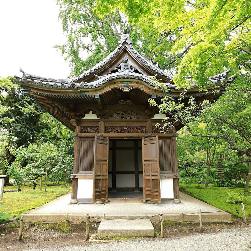 重要文化財「旧天瑞寺寿塔覆堂」