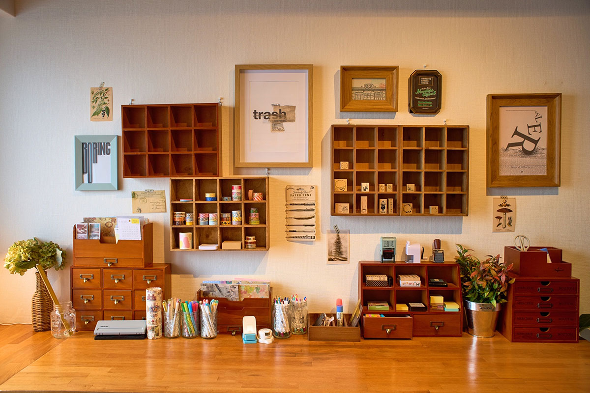 体験型スペース「手帳アトリエ」横浜・桜木町に誕生！広々使えるデスクや手帳を彩るグッズ使い放題