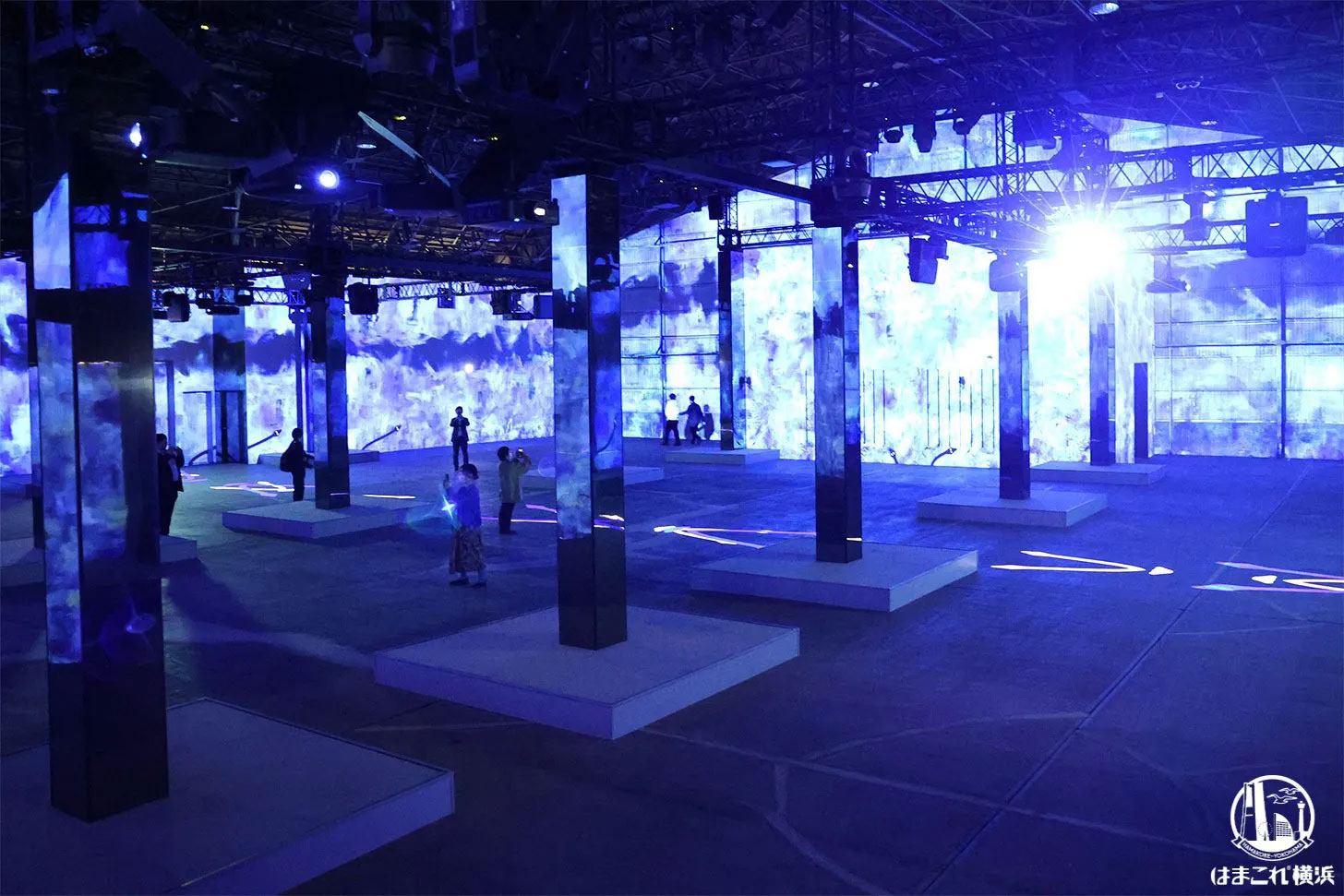 ザ・ムービアム ヨコハマ 没⼊型アート体験の様子
