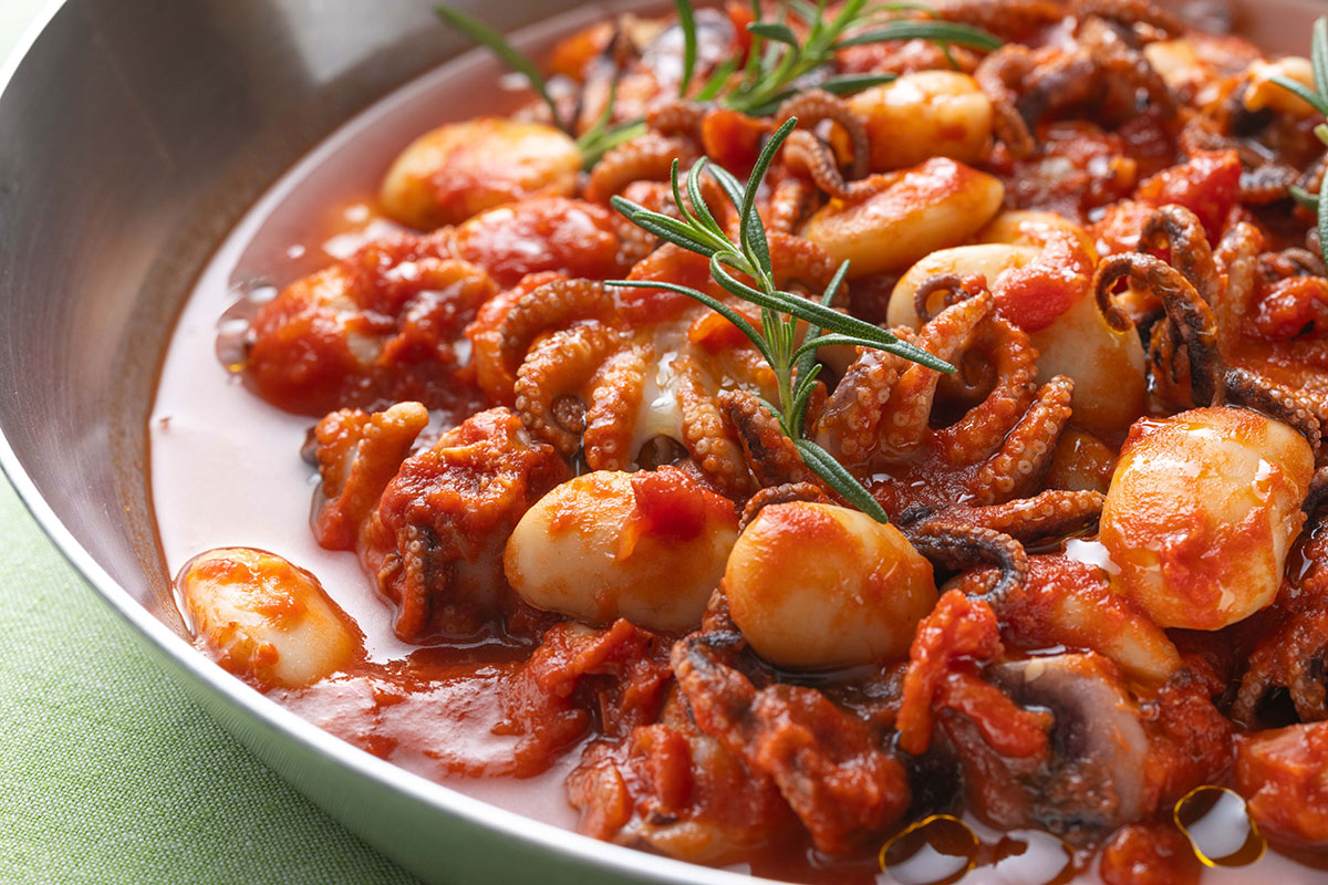 北海道産白花豆とイイダコのトマトブレゼ ローズマリー風味