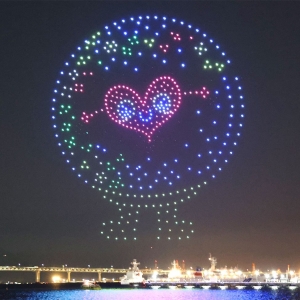 横浜・臨港パークの夜空にトゥンクトゥンク＆ミャクミャク出現！2027年国際園芸博覧会開幕1年前イベント