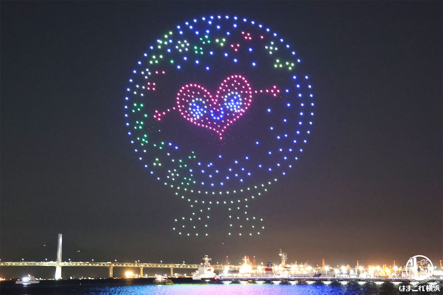 横浜臨港パークの夜空にトゥンクトゥンク＆ミャクミャク出現！2027年国際園芸博覧会開幕1年前イベント