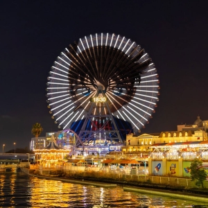 大観覧車コスモクロック21“名探偵コナン”特別演出!ラッピングバス特別降車アナウンスやスタンプラリーも