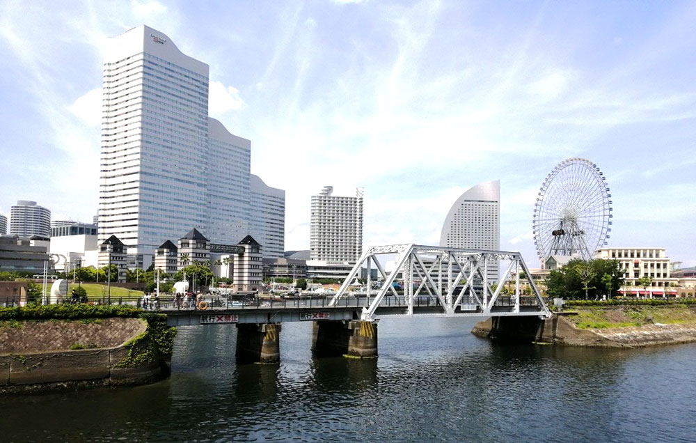 横浜・汽車道に鉄道遺構の展示施設が誕生！レールや枕木をアクリル越しでいつでも見られるように