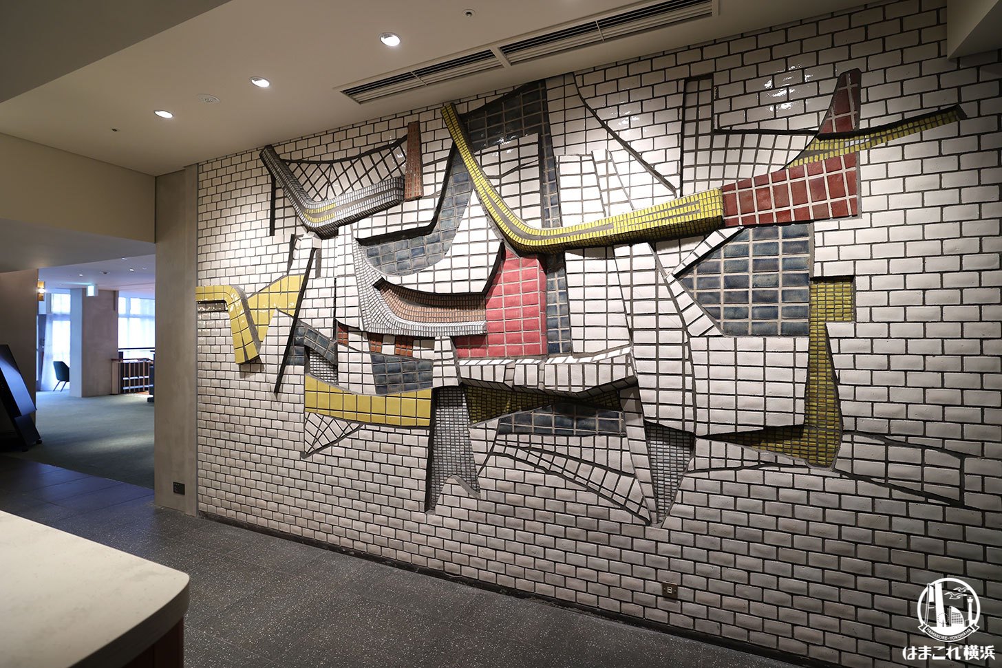 辻晉堂氏による泰山タイル壁画