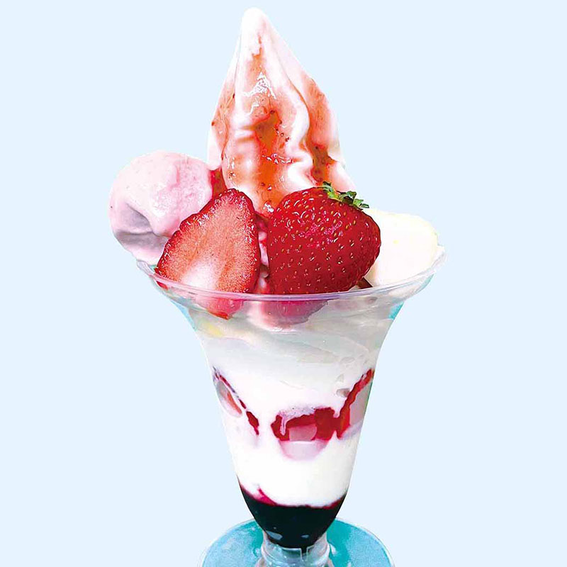 放牧ミルクと苺のあすなろパフェ